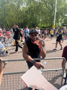 KOLERECEIVINGHISBADGEATTHEENDOFLONDONMARATHON1 (1)